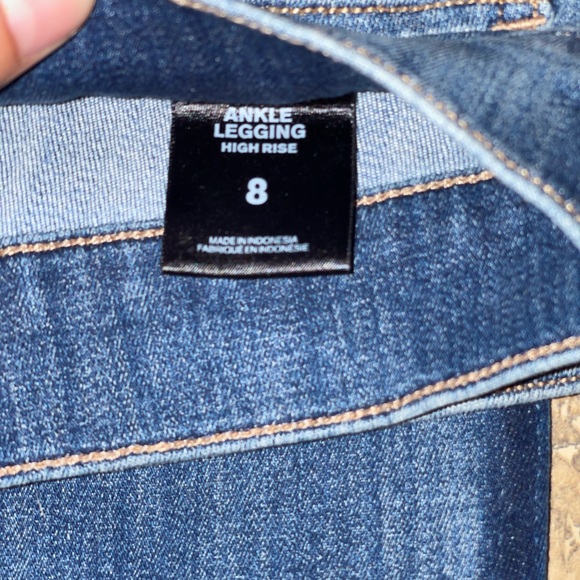 Women’s Express Jeans - Picture 3 of 3